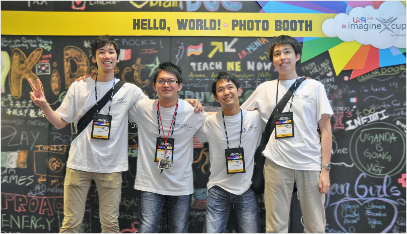 大学時代にITコンテスト世界大会に出場。左から2番目が田中さん