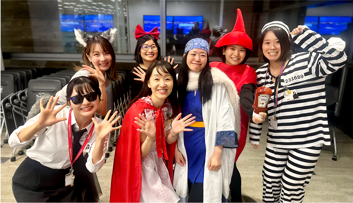全社イベント「ハロウィン」ではケチャップ仮装で参戦！宿輪さんの“ふざけて本気”感が伝わります（右から2人目が宿輪さん）